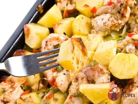 Курка з часником, лимоном та картоплею