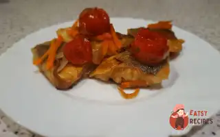 Хек З Овочами На Сковороді