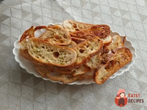 Домашні сухарики з чіабати з часником