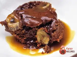 Банановий пудинг з карамельним соусом та фініками