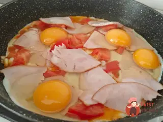 Крок 6: Шакшука з шинкою