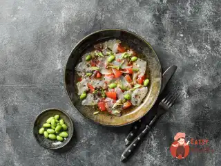 Севіче з сибаси з червоною цибулею