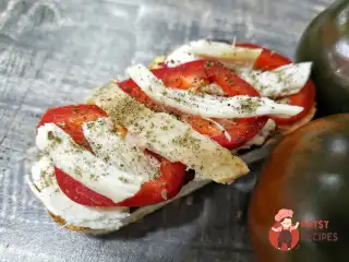 Брускетта з куркою