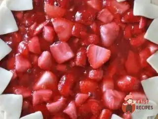 Полуничний серцевий пиріг