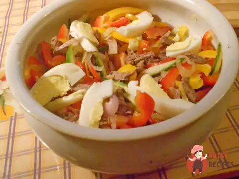 Салат «Бахор» з бараниною та овочами.