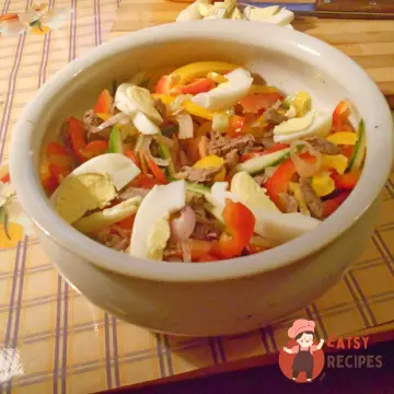 Салат «Бахор» з бараниною та овочами.