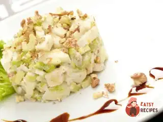 Грушевий салат з селери та горіхами