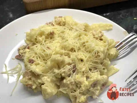 Спагетті під соусом карбонару