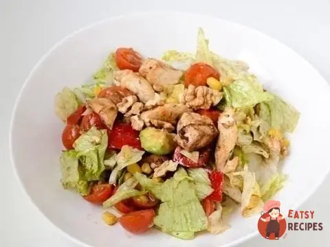 Салат з лимонною куркою та авокадо