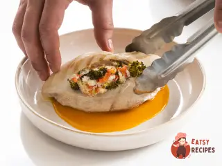 Крок 11: Курячі грудки на пару, фаршировані овочами з мандариновим соусом
