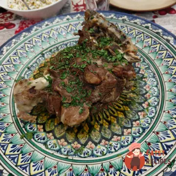 Запечена бараняча нога з часником