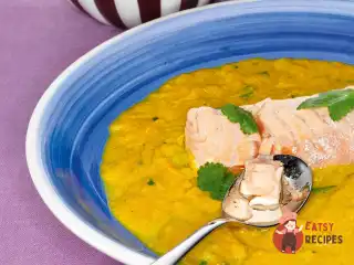 Морквяний суп з рибою та кинзою