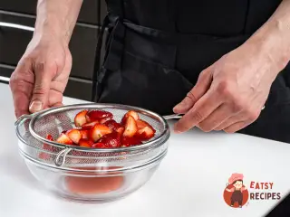 Крок 6: Салат із полуницею та фісташками