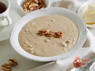 Манна каша з горіхами