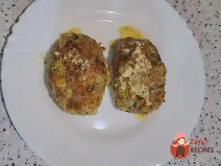 Картопляно-м'ясні котлети зі сметаною у духовці