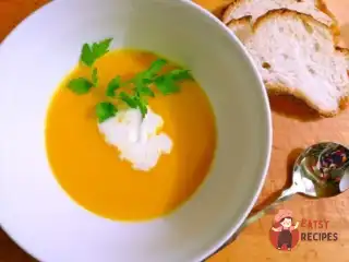 Морквяний суп-пюре з селери та імбиром