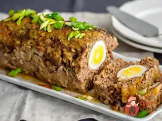 Рулет із фаршу з яйцем