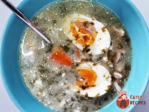 Щи з плеча індички з кропивою та щавлем