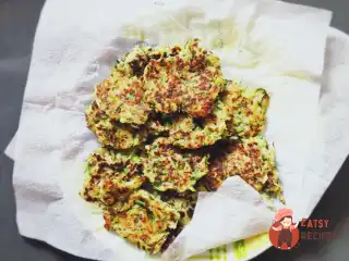 Пісні млинці з цукіні з кокосом