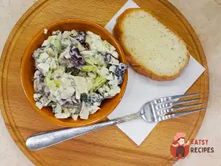 Салат з цвітної капусти з печерицями та квасолею