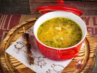 Курячий суп з домашньою локшиною та потрошками