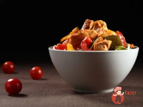 Салат з маринованих овочів з індичкою