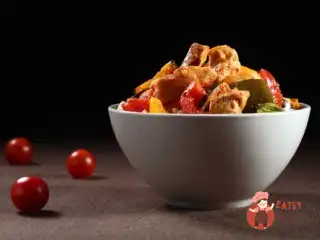 Салат з маринованих овочів з індичкою