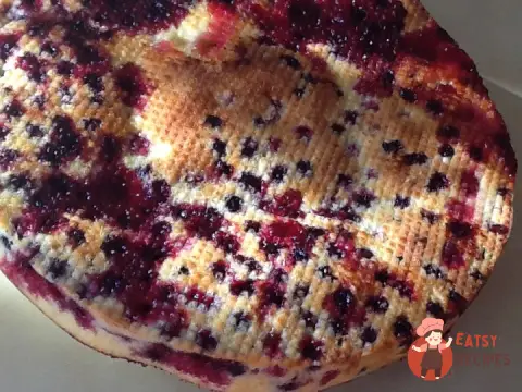 Ягідний пиріг із кислого молока