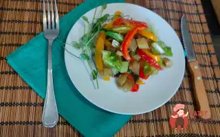 Теплий салат із солодкого перцю та баклажанів