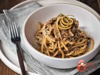 Паста з рагу з телячої голяшки