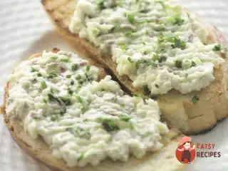 Оселедцева олія на грінках