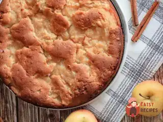 Простий медово-яблучний пиріг