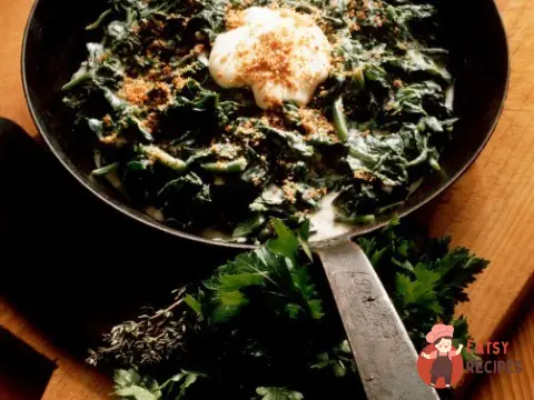 Мангольд з родзинками та кедровими горішками