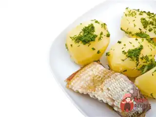 Риба відварена з картоплею
