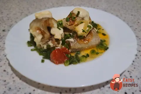 Минтай у духовці з помідорами та моцарелою