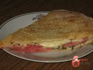 Пиріг з сиром та салямі «Кальцоне»