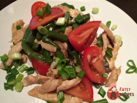 Салат із курки, маринованої в імбирі