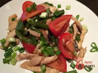 Салат із курки, маринованої в імбирі