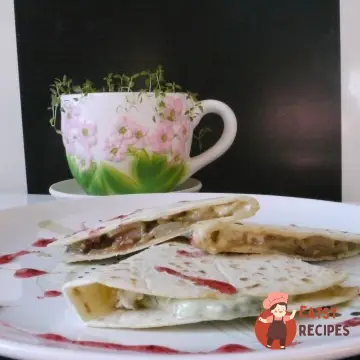 Кесаділля з грушею та сиром