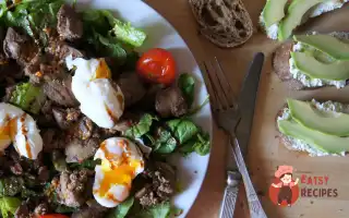 Теплий Салат З Курячою Печінкою Та Яйцями Пашот
