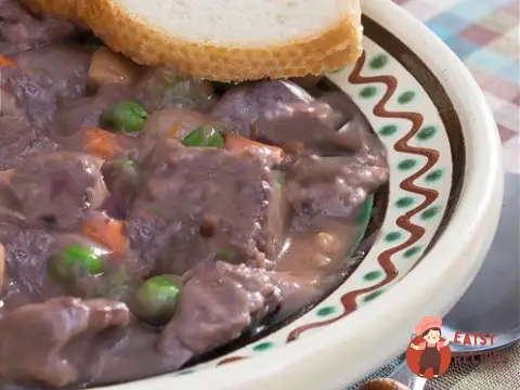 Яловичина з овочами по-бургундському