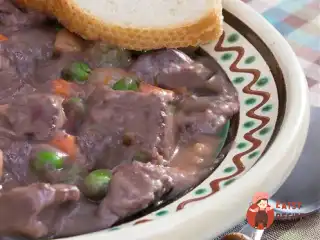 Яловичина з овочами по-бургундському