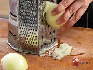 Крок 2: Драніки з фаршем