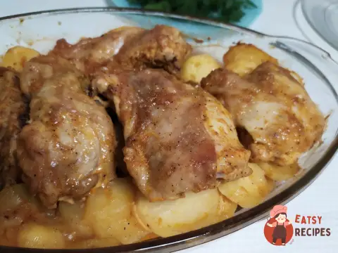 Курка з картоплею у духовці