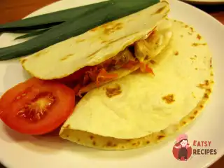Тортілья з куркою та овочами