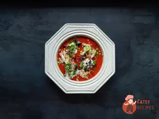 Гаспачо з крабом, страчетелою та тютюном
