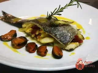 Морський вовк, фарширований овочами, з мідіями та шафрановою олією