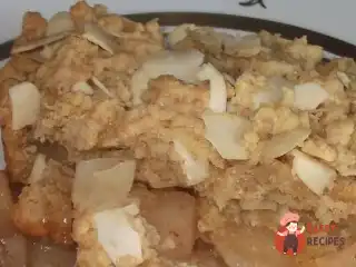 Яблучний десерт зі штрейзелем