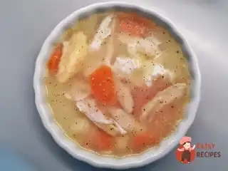 Курячий бульйон з топінгом із яйця