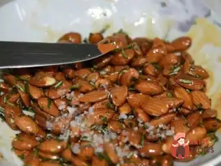 Солоні горішки з травами від Джеймі Олівера